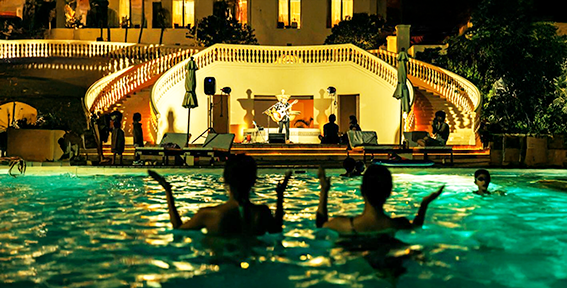 プールサイドライブ